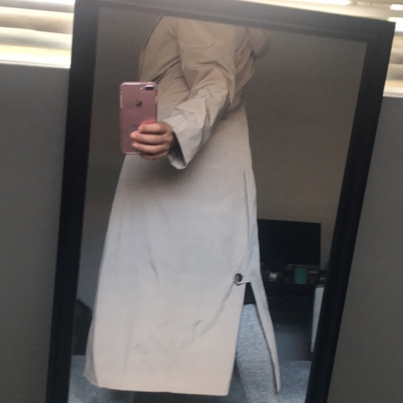 Long trench coat 🧥, insulated with hoodie. All can detach. - Picture 10 of 12